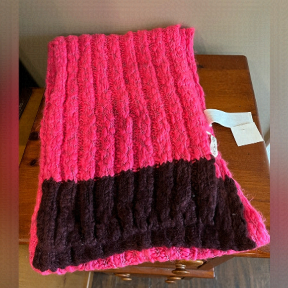 NWT Hollister Hot Pink Chunky knit Winter scarf - Picture 2 of 8